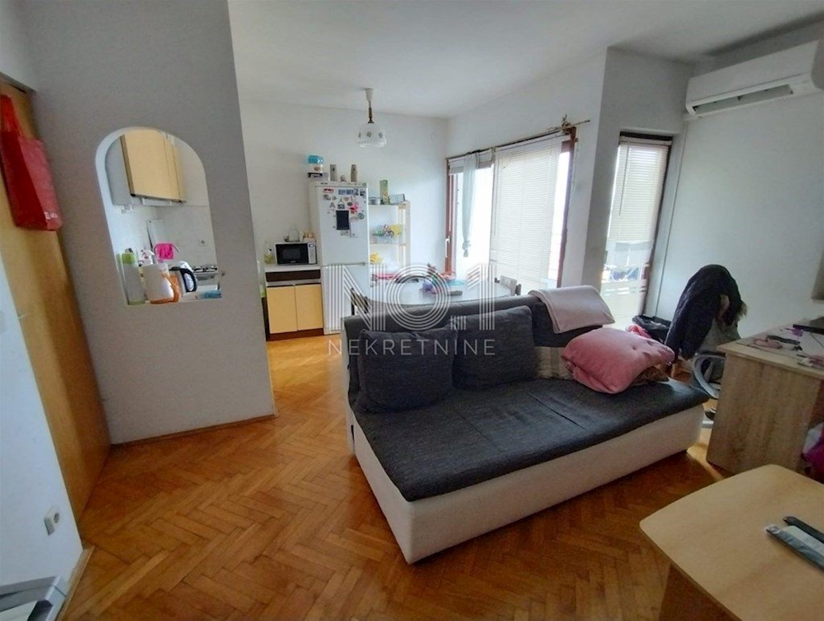 Crikvenica - apartma z varovanim parkiriščem in pogledom na morje!