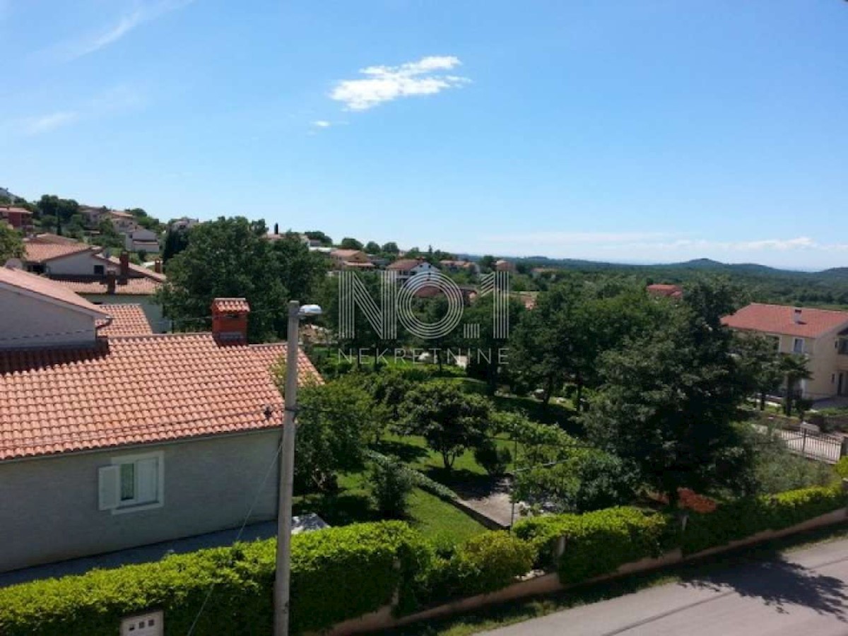 Poreč - prodaja prvega nadstropja hiše z dvema apartmajema