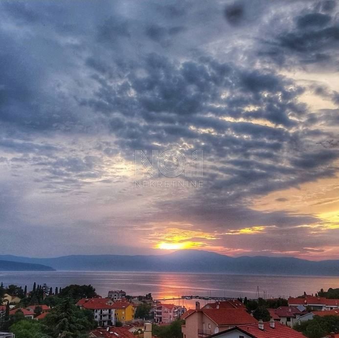 Malinska - prodamo dvoetažni apartma