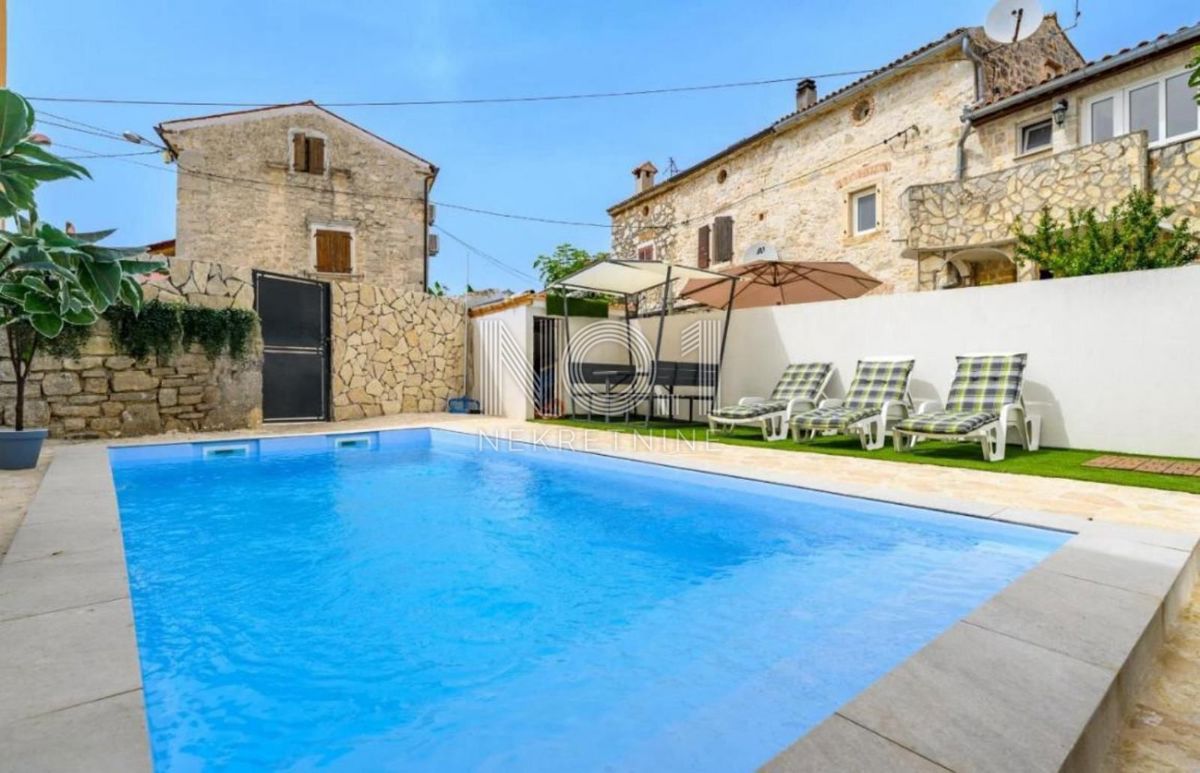 Poreč - prodaja čudovite vile s bazenom