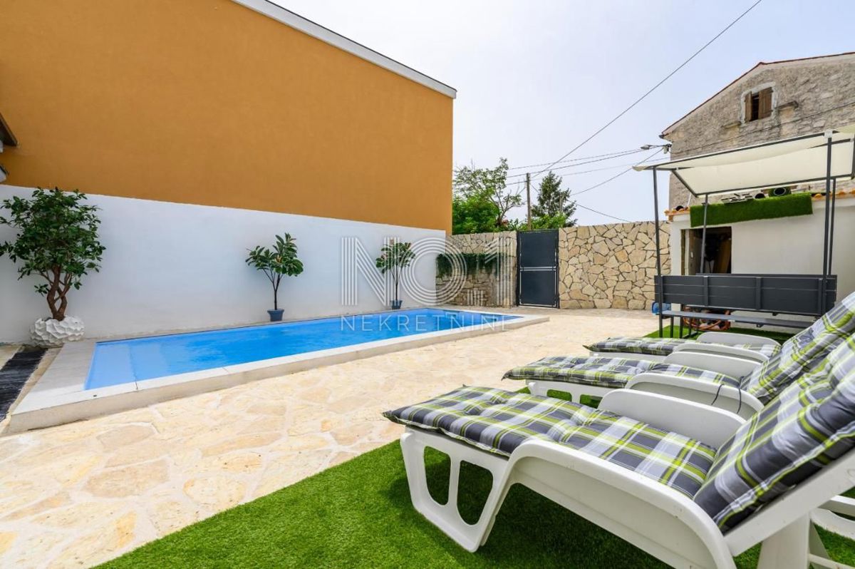 Poreč - prodaja čudovite vile s bazenom