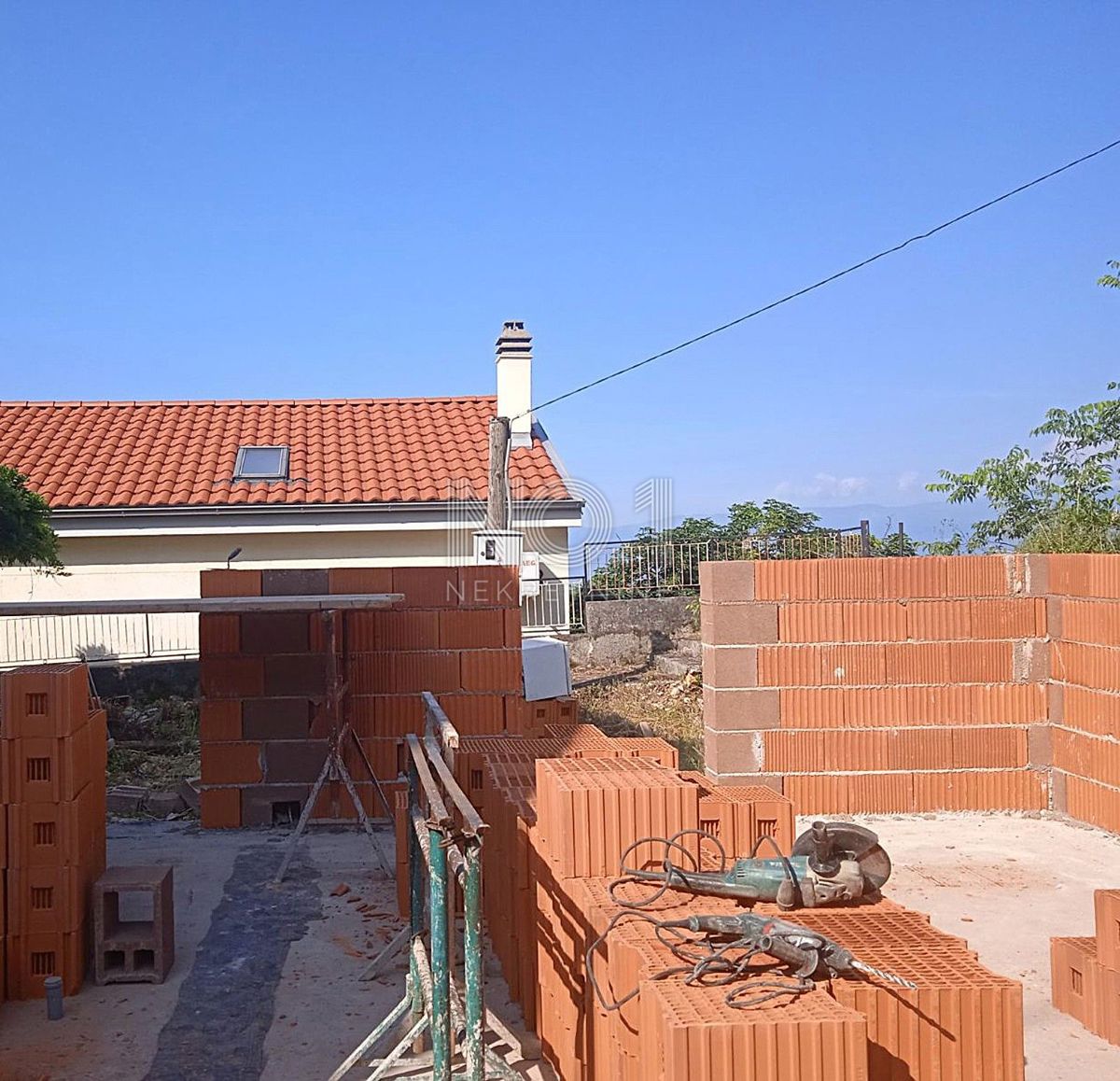  Kostrena - prodaja gradbenega projekta na odlični lokaciji
