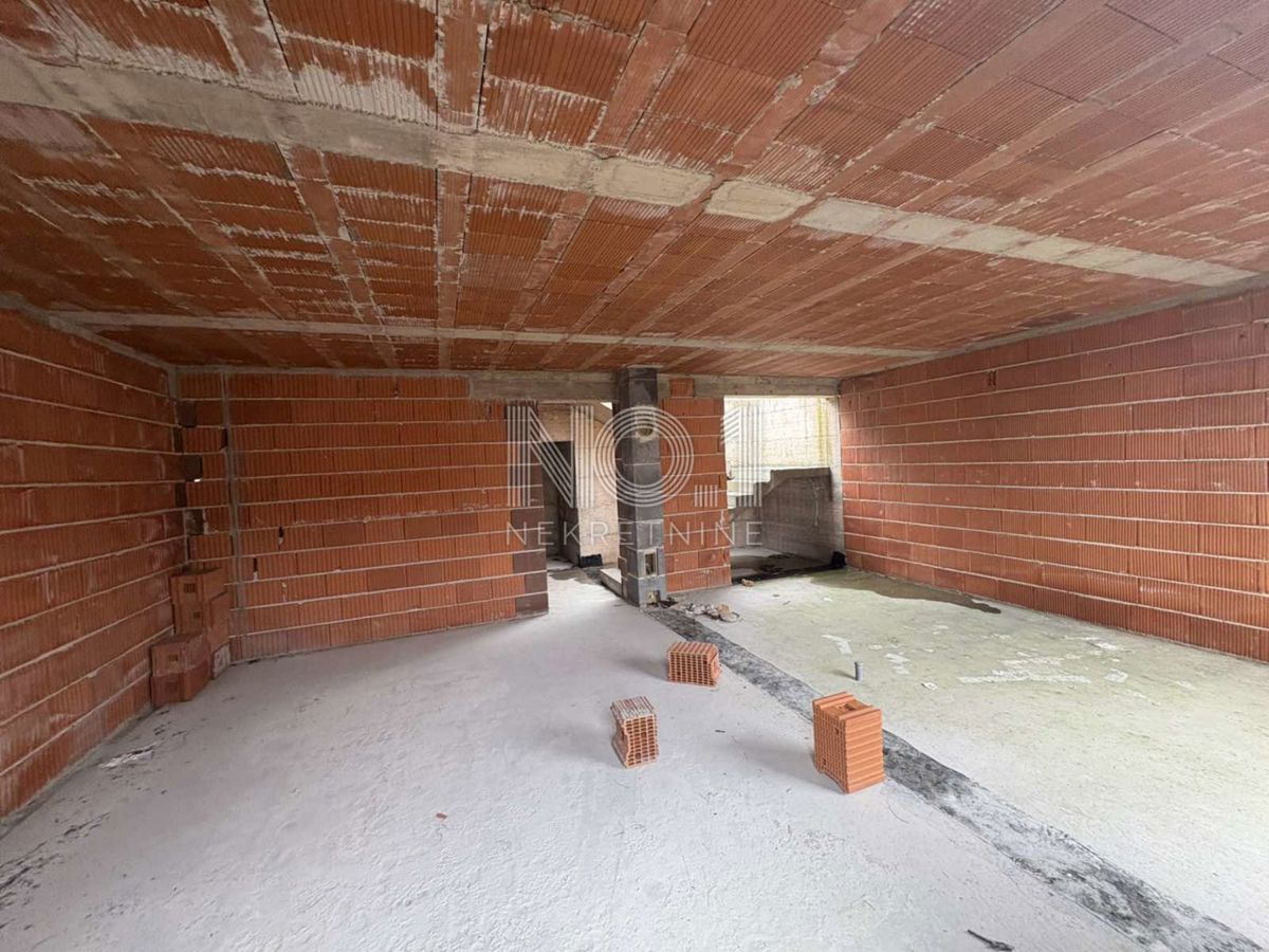  Kostrena - prodaja gradbenega projekta na odlični lokaciji