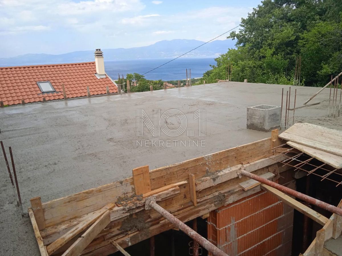  Kostrena - prodaja gradbenega projekta na odlični lokaciji