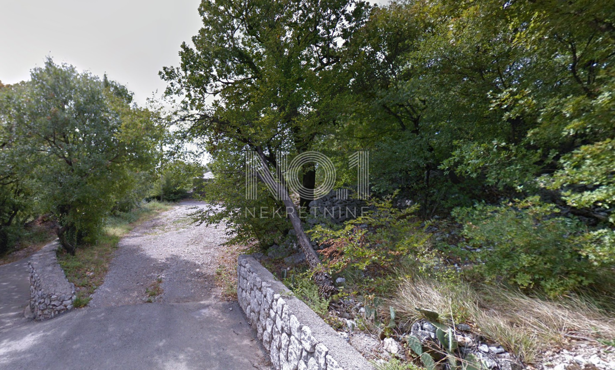  Kostrena - prodaja gradbenega zemljišča, obdanega z zelenjem