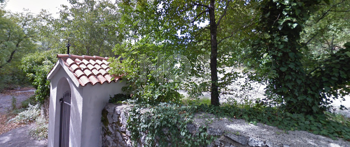  Kostrena - prodaja gradbenega zemljišča, obdanega z zelenjem
