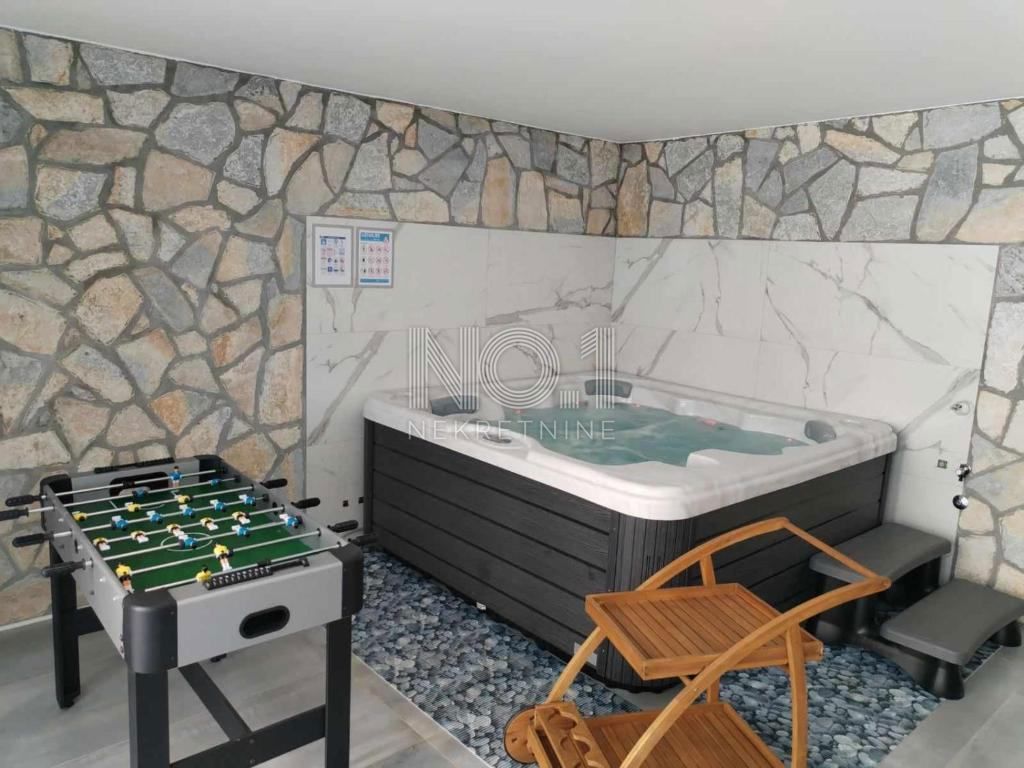 Kučeli - prodaja stanovanja s bazenom in spa območjem