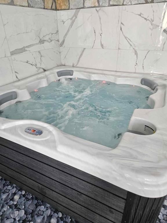 Kučeli - prodaja stanovanja s bazenom in spa območjem