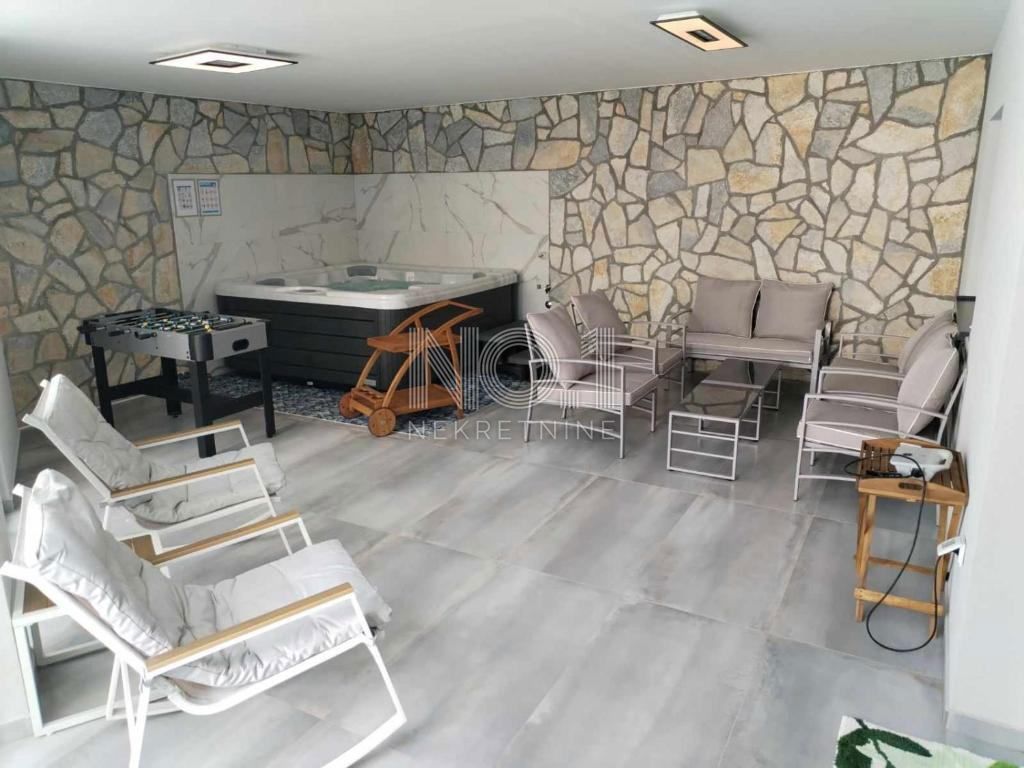 Kučeli - prodaja stanovanja s bazenom in spa območjem