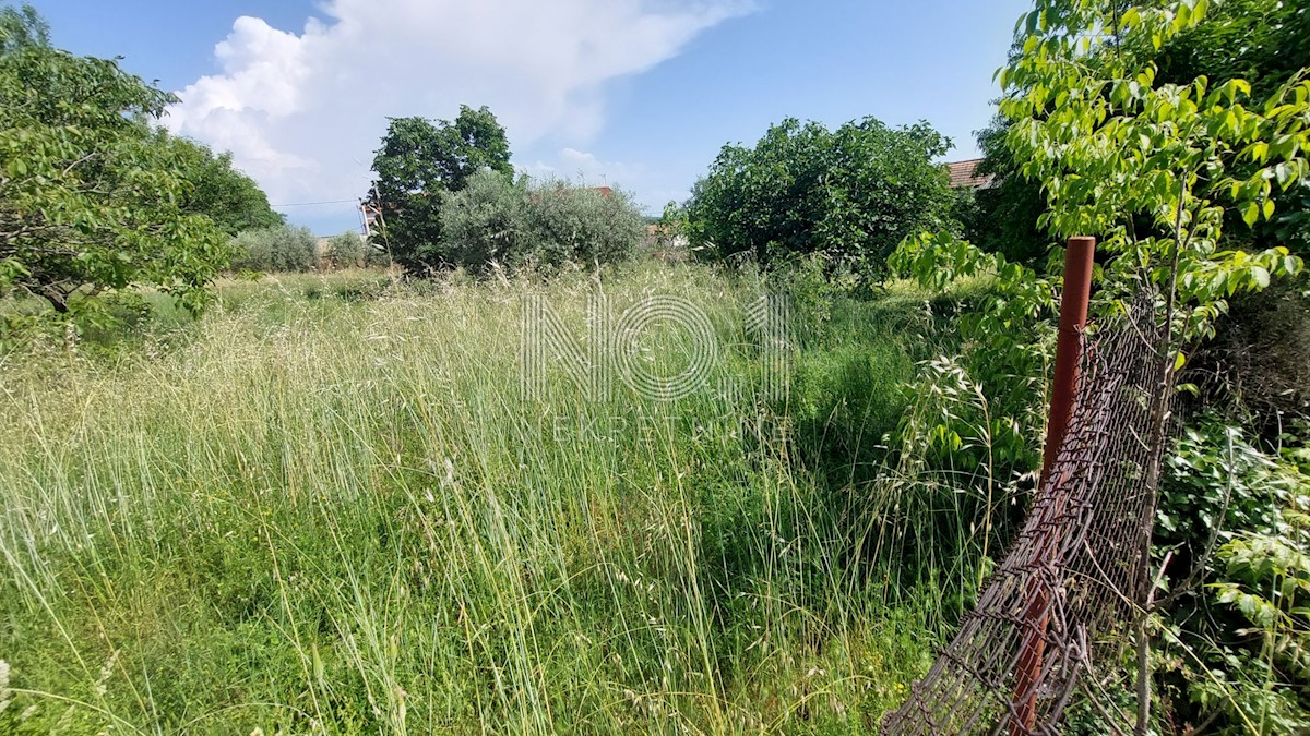 Kaštelir - prodaja gradbenega zemljišča s pogledom na morje!