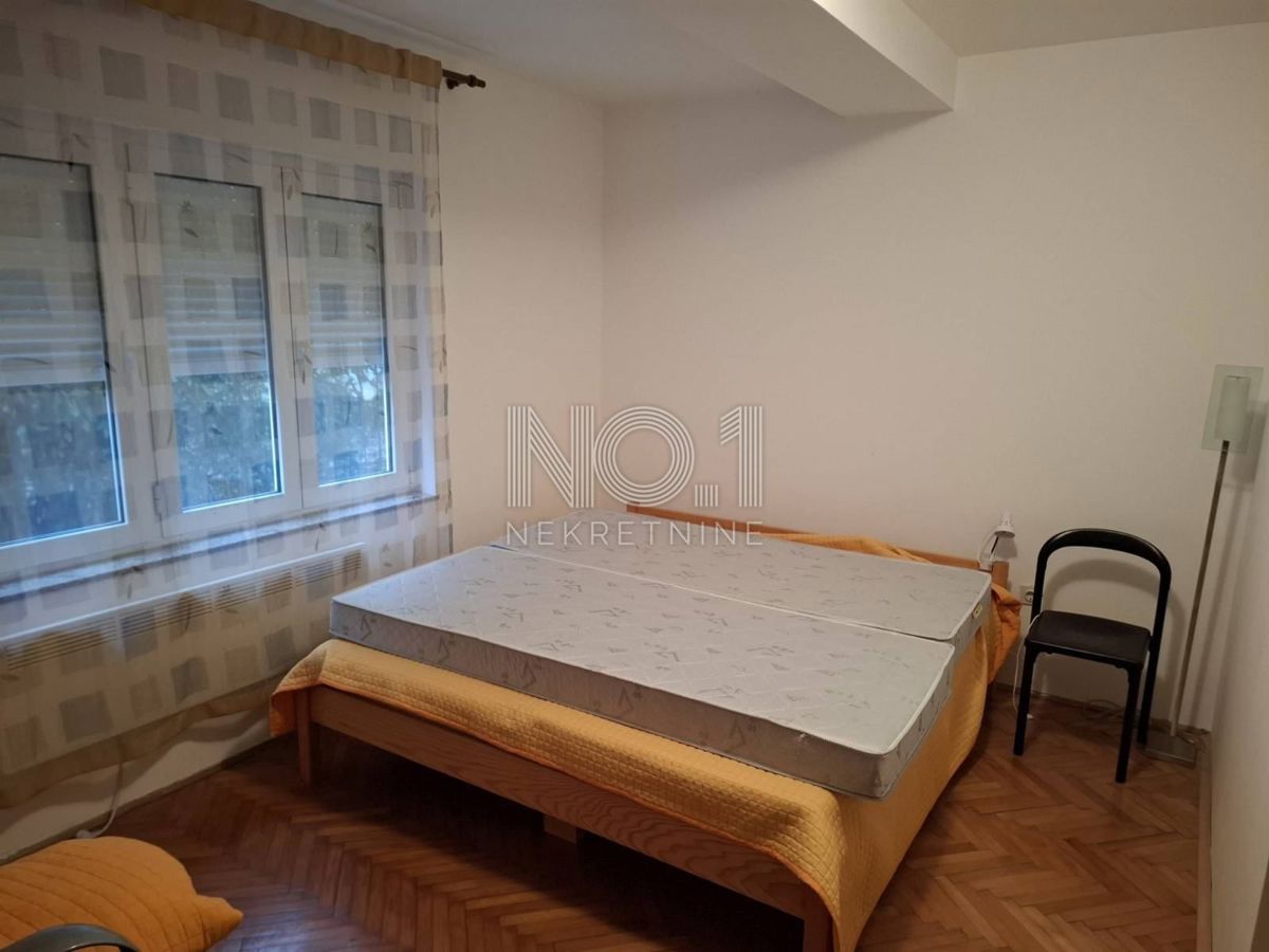 Crikvenica - etaža hiše s 3 apartmaji