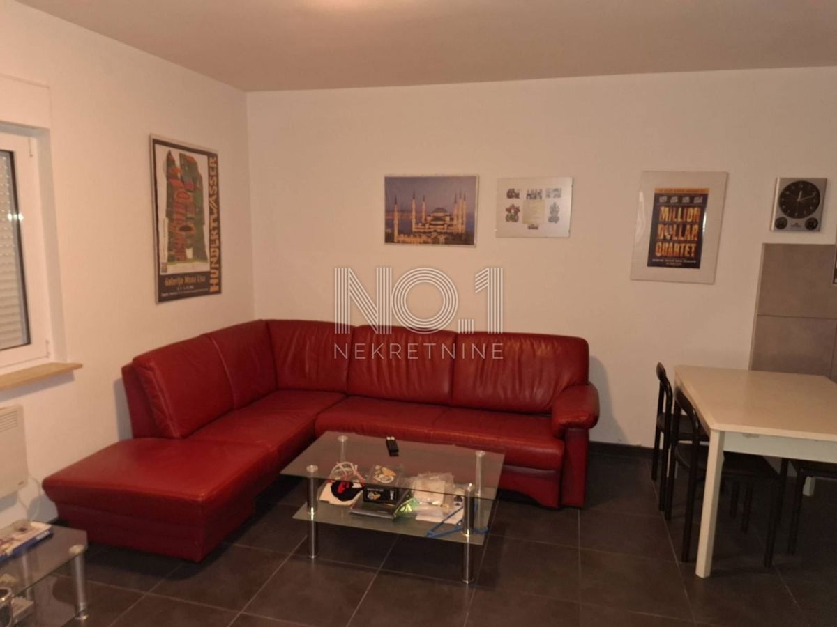 Crikvenica - etaža hiše s 3 apartmaji
