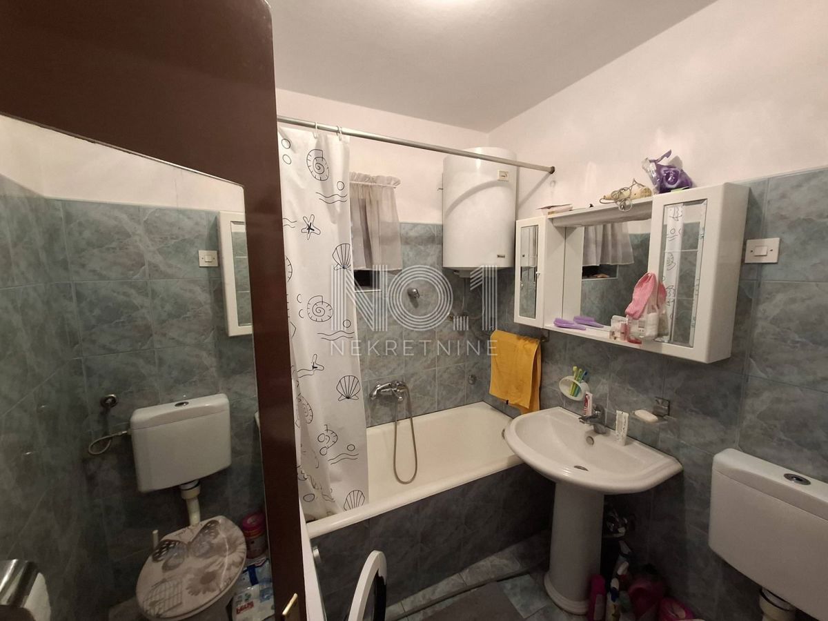 Crikvenica - etaža hiše s 3 apartmaji