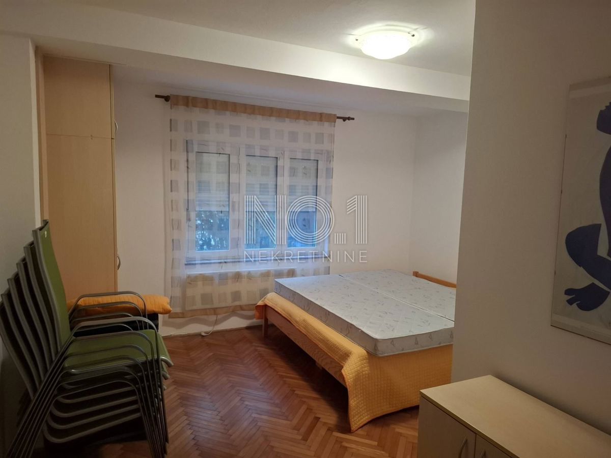 Crikvenica - etaža hiše s 3 apartmaji