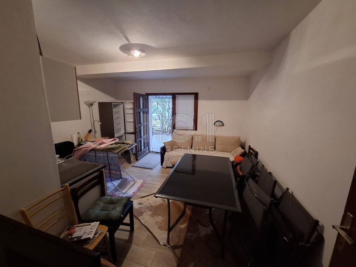 Crikvenica - etaža hiše s 3 apartmaji