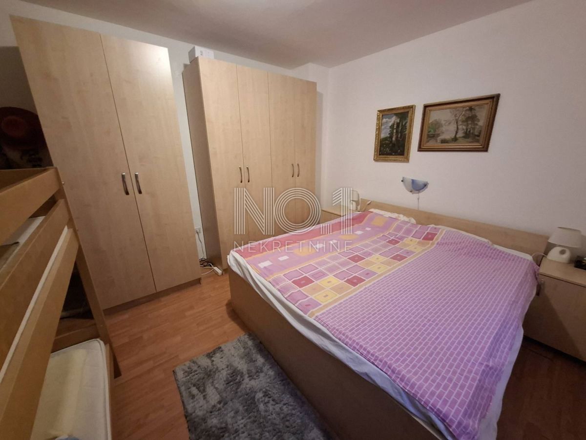 Crikvenica - etaža hiše s 3 apartmaji