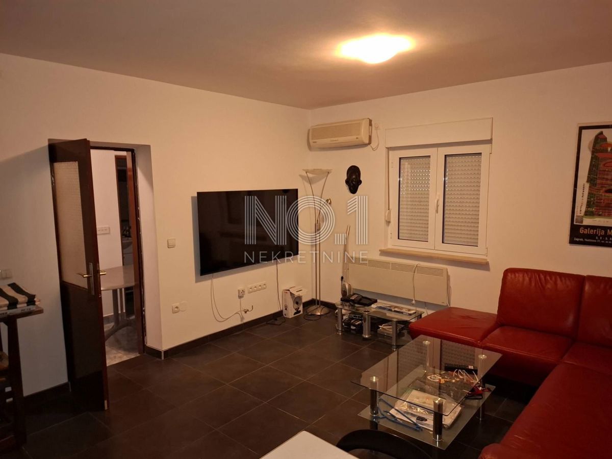 Crikvenica - etaža hiše s 3 apartmaji