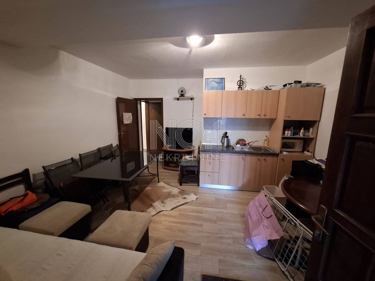 Crikvenica - etaža hiše s 3 apartmaji