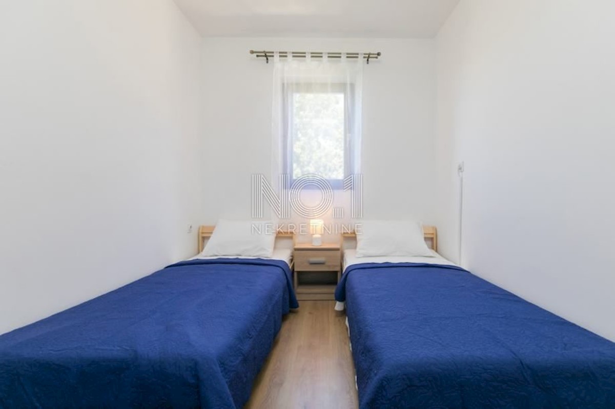 Poreč - čudovita vila s 3 apartmaji in bazenom