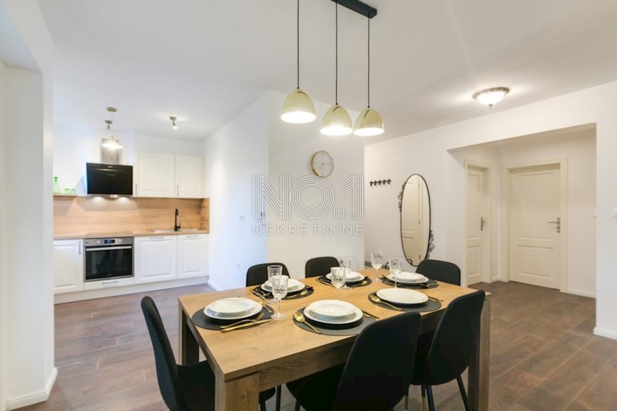 Poreč - čudovita vila s 3 apartmaji in bazenom