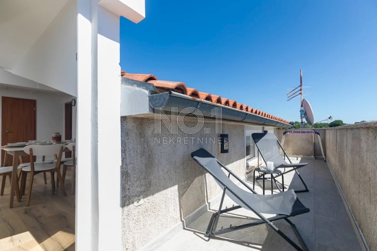 Poreč - čudovita vila s 3 apartmaji in bazenom