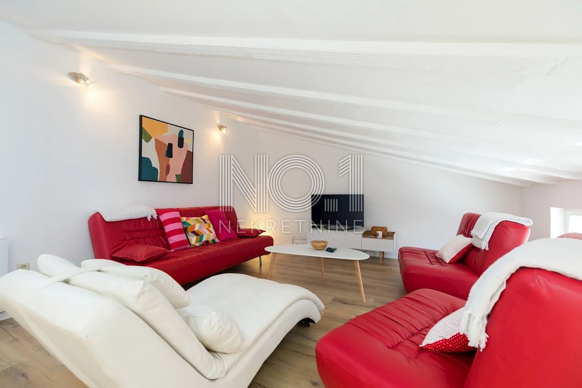 Poreč - čudovita vila s 3 apartmaji in bazenom