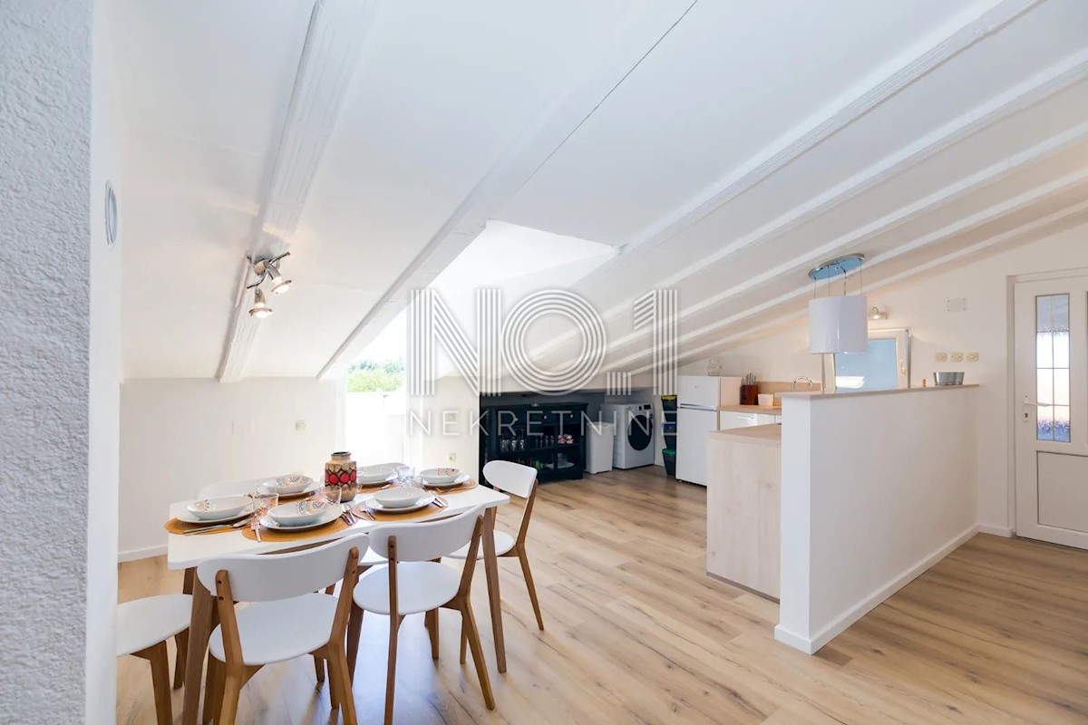 Poreč - čudovita vila s 3 apartmaji in bazenom