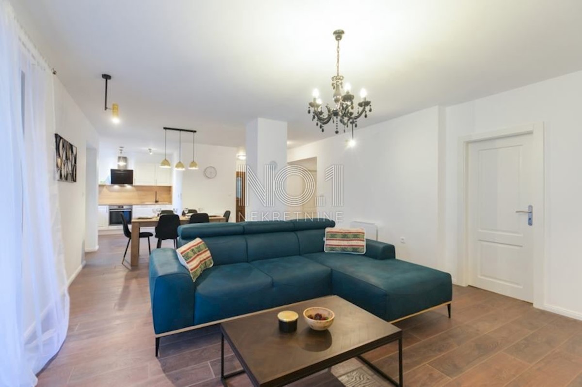 Poreč - čudovita vila s 3 apartmaji in bazenom
