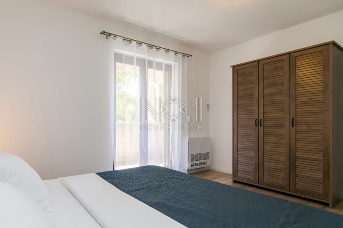 Poreč - čudovita vila s 3 apartmaji in bazenom