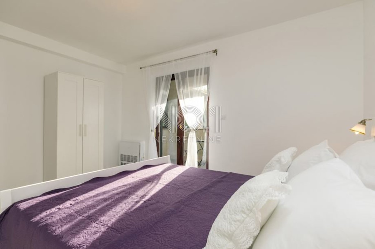 Poreč - čudovita vila s 3 apartmaji in bazenom