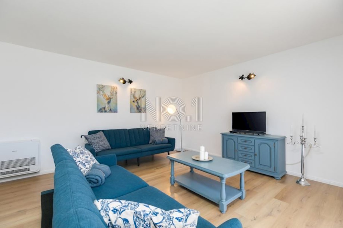 Poreč - čudovita vila s 3 apartmaji in bazenom
