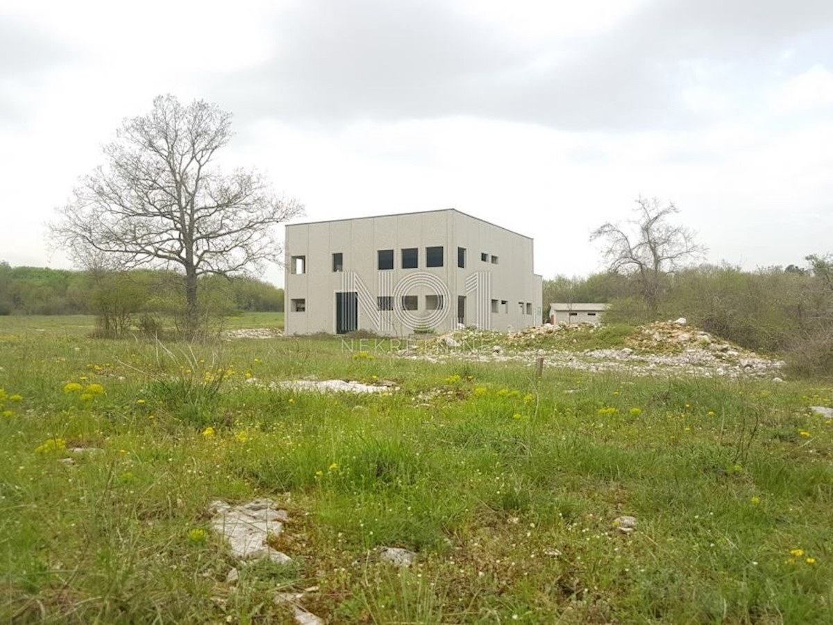 Barban - zazidljivo zemljišče s proizvodno halo