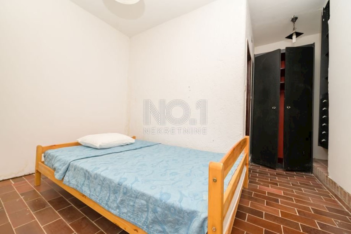 Mali Lošinj - enonadstropna hiša v bližini centra