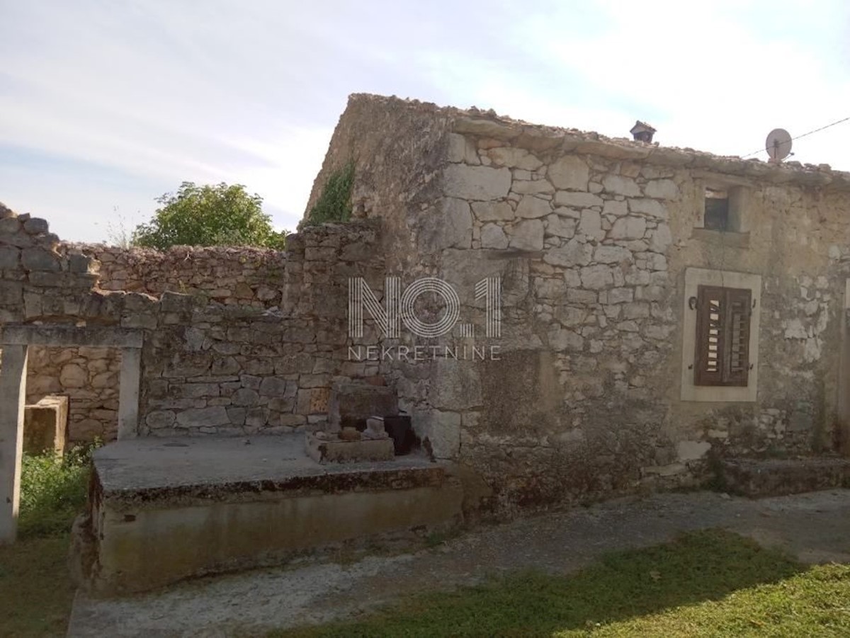 Kršan - stara kamnita hiša za obnovo