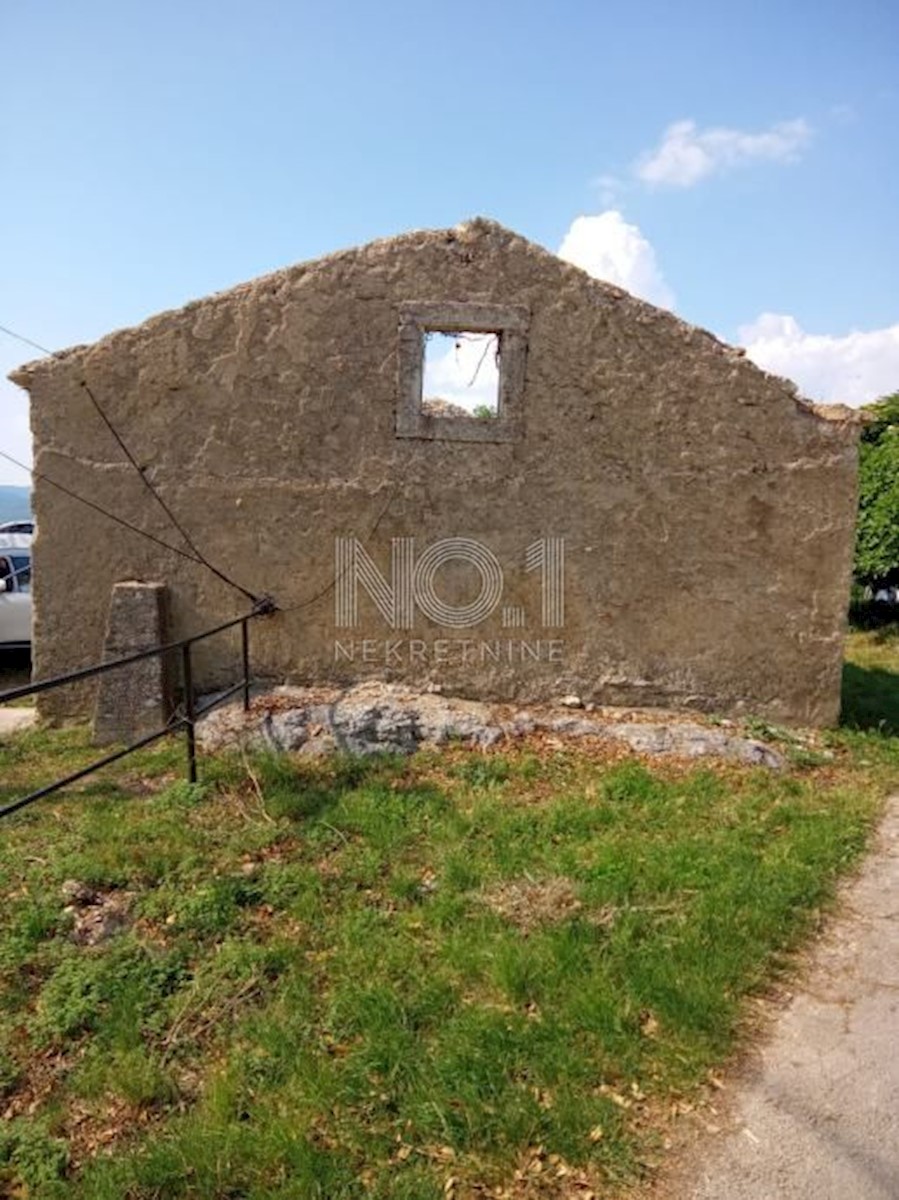 Kršan - stara kamnita hiša za obnovo