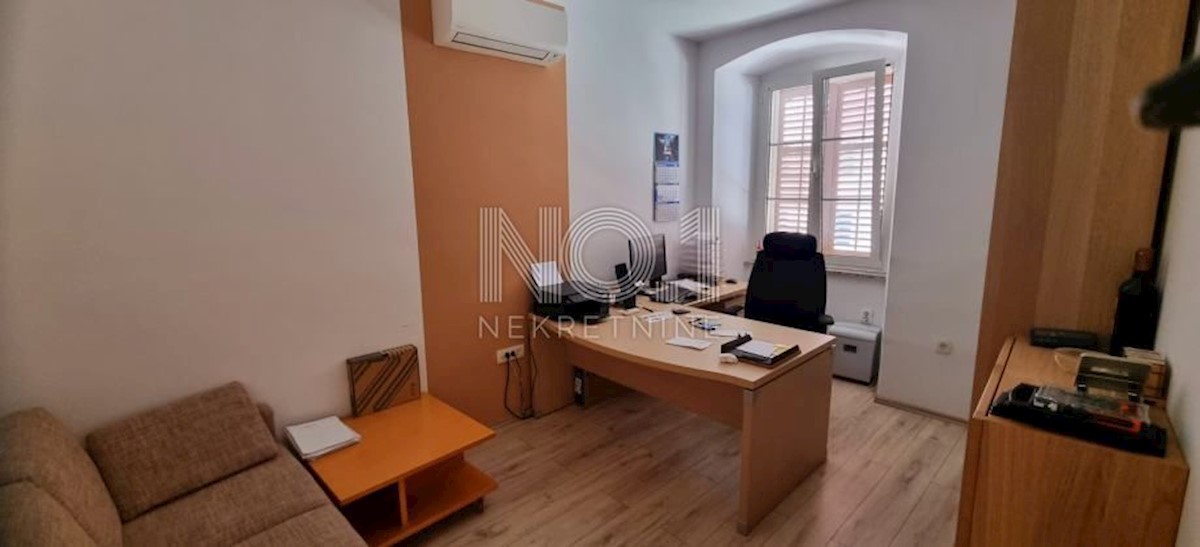 Center - atraktivno stanovanje/poslovni prostor na Korzu!