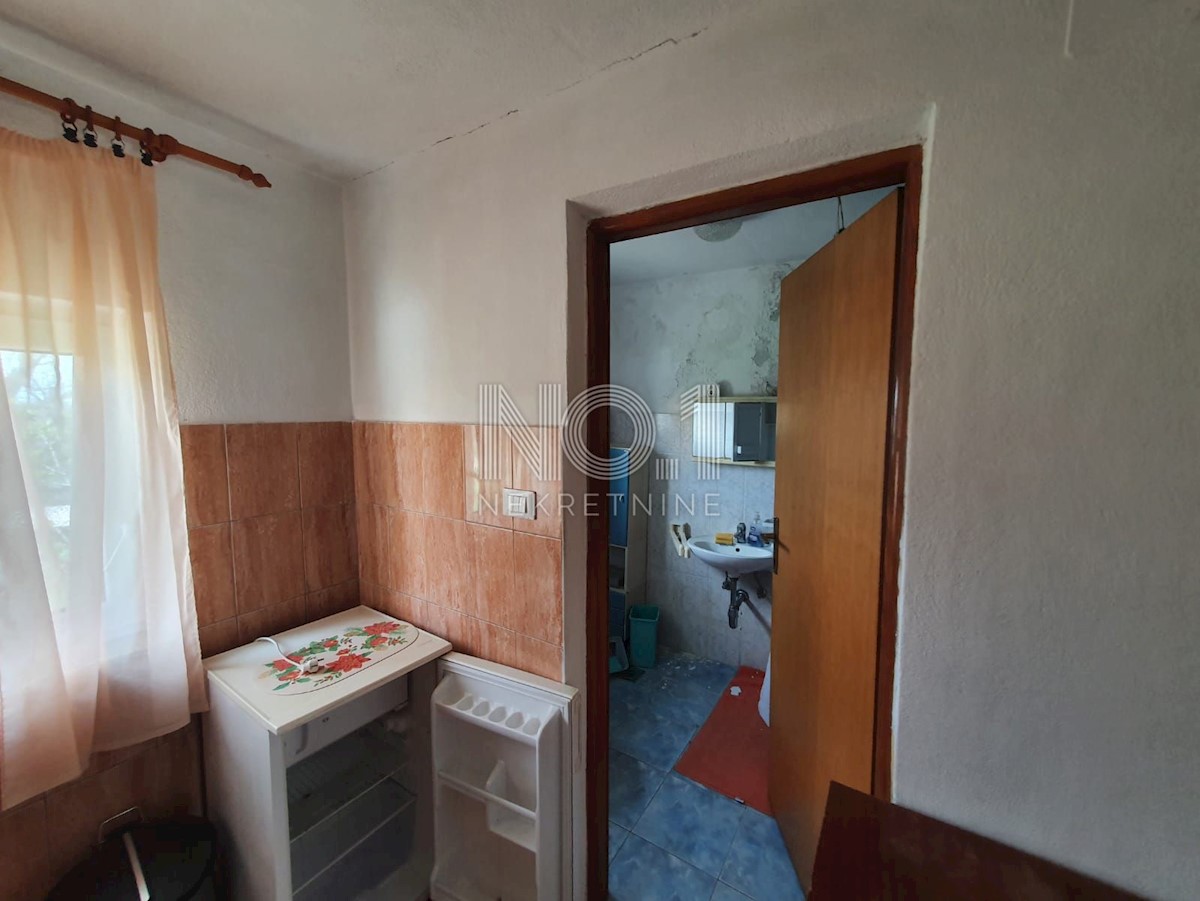 Krk - prodaja dvojčka za adaptacijo