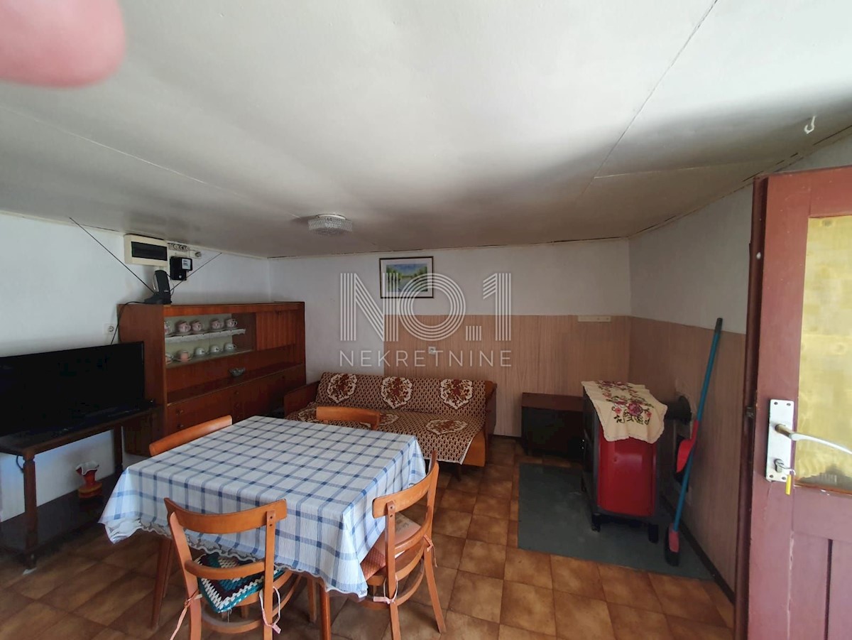 Krk - prodaja dvojčka za adaptacijo