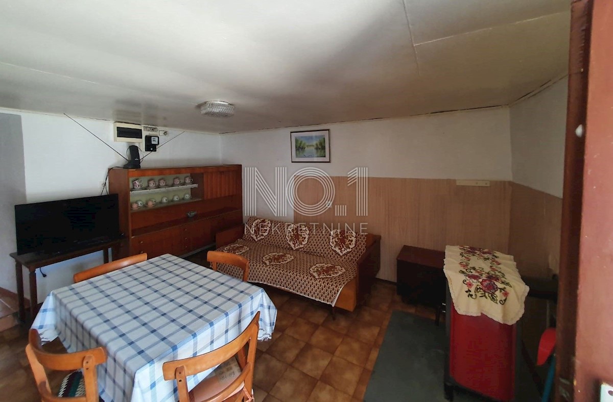 Krk - prodaja dvojčka za adaptacijo