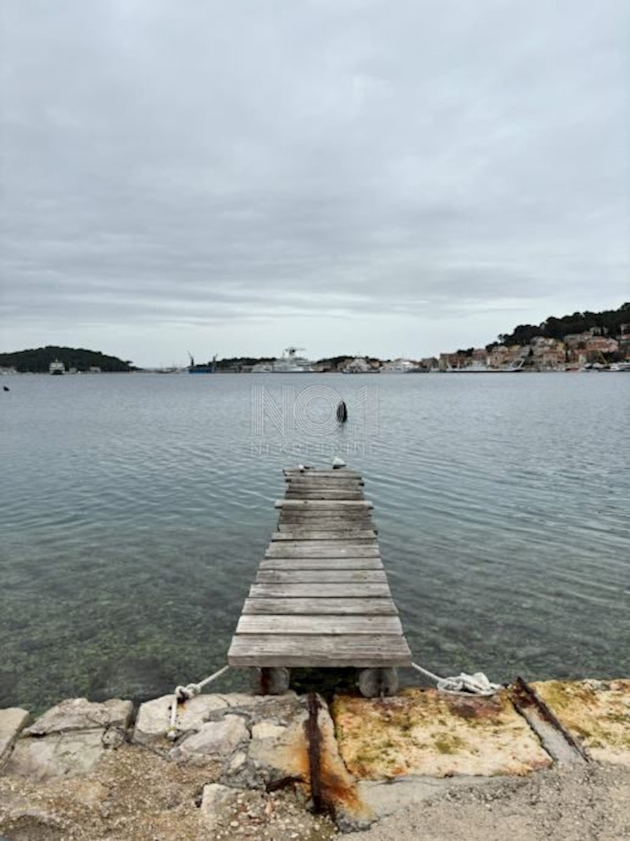 Mali Lošinj - Hiša prva vrsta od morja