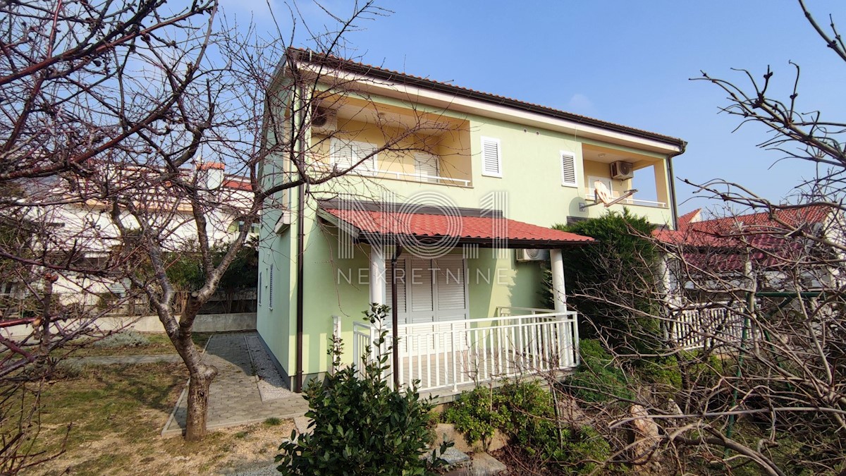 Baška - hiša z 2 apartmajema v mirnem okolju