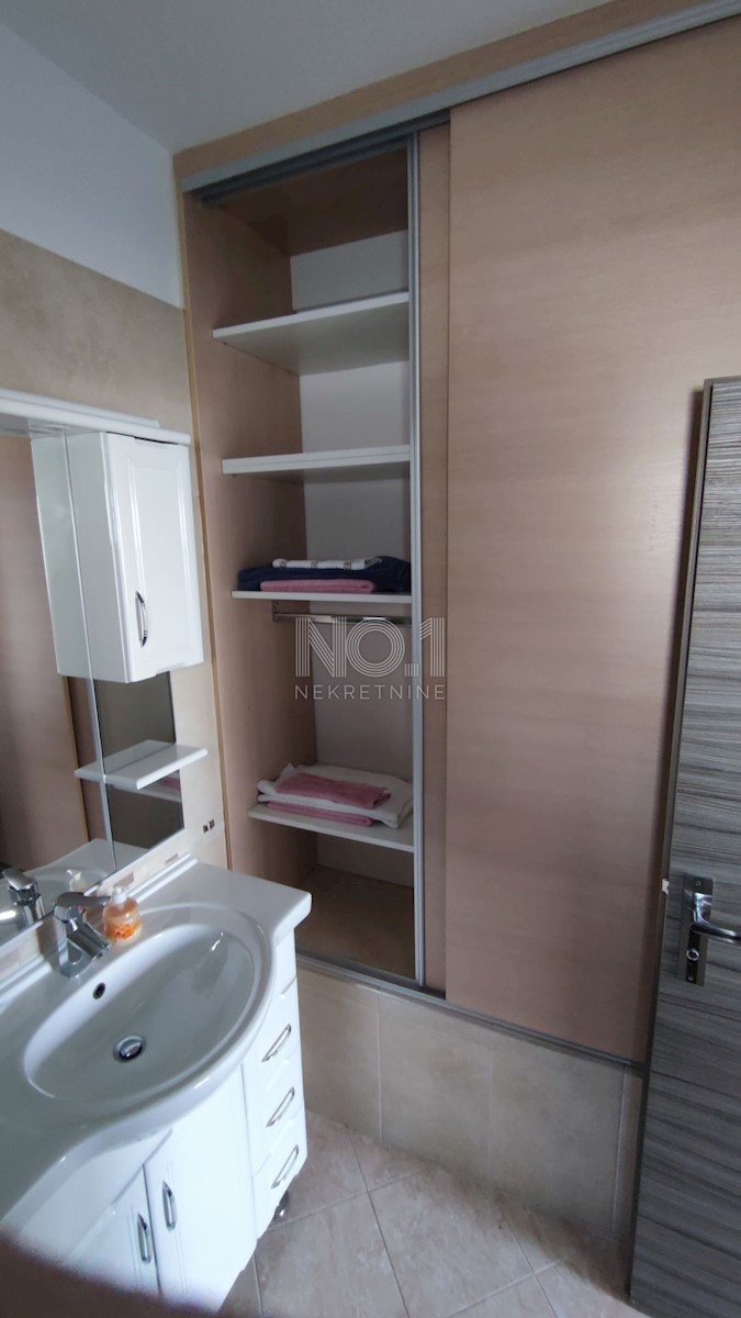 Baška - hiša z 2 apartmajema v mirnem okolju