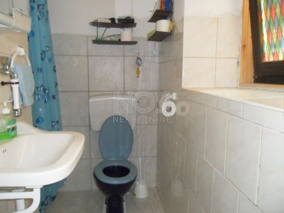 Susak - prodaja kamnite hiše ob morju