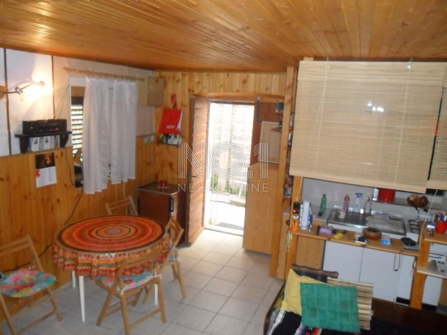 Susak - prodaja kamnite hiše ob morju