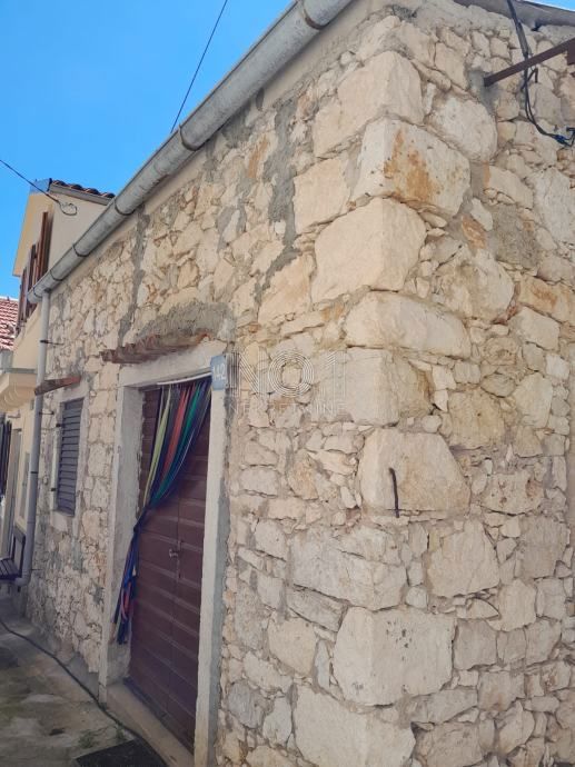 Susak - prodaja kamnite hiše ob morju