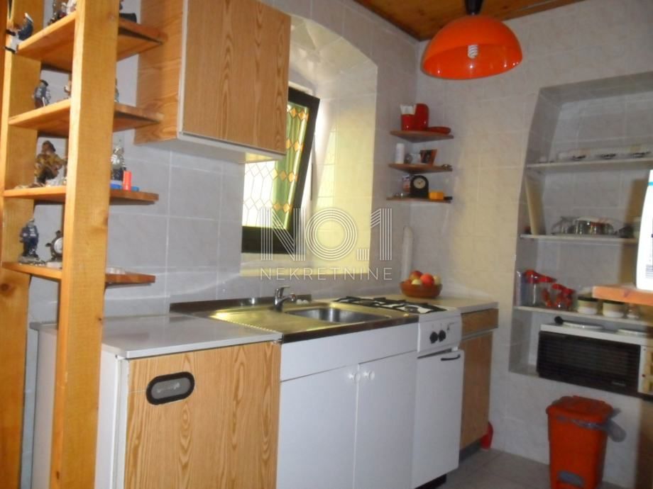 Susak - prodaja kamnite hiše ob morju