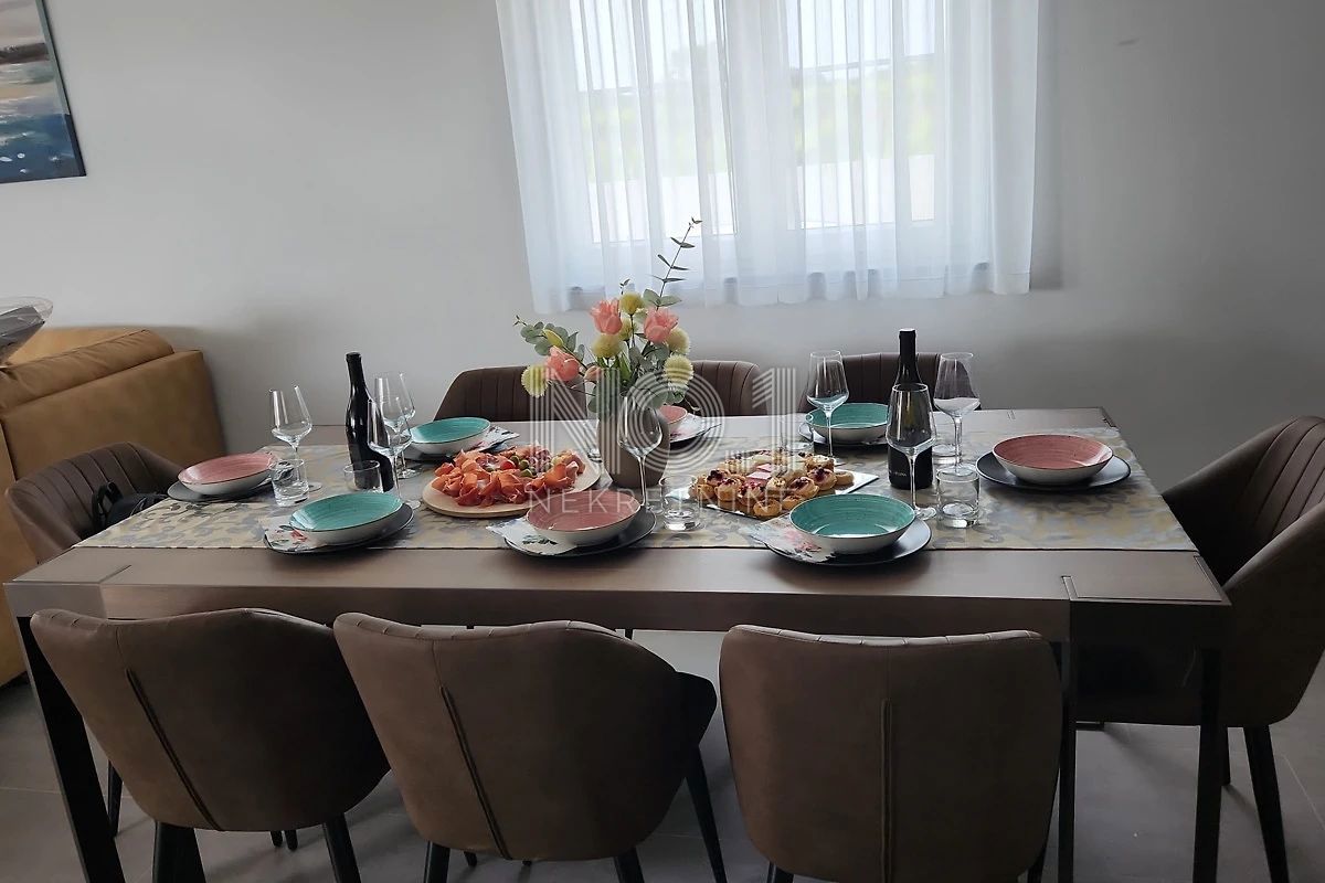 Marčana - prodaja čudovite enonadstropne hiše z bazenom