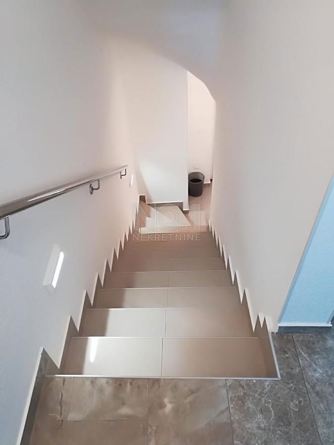 Novalja - prodaja hiše s 4 apartmaji