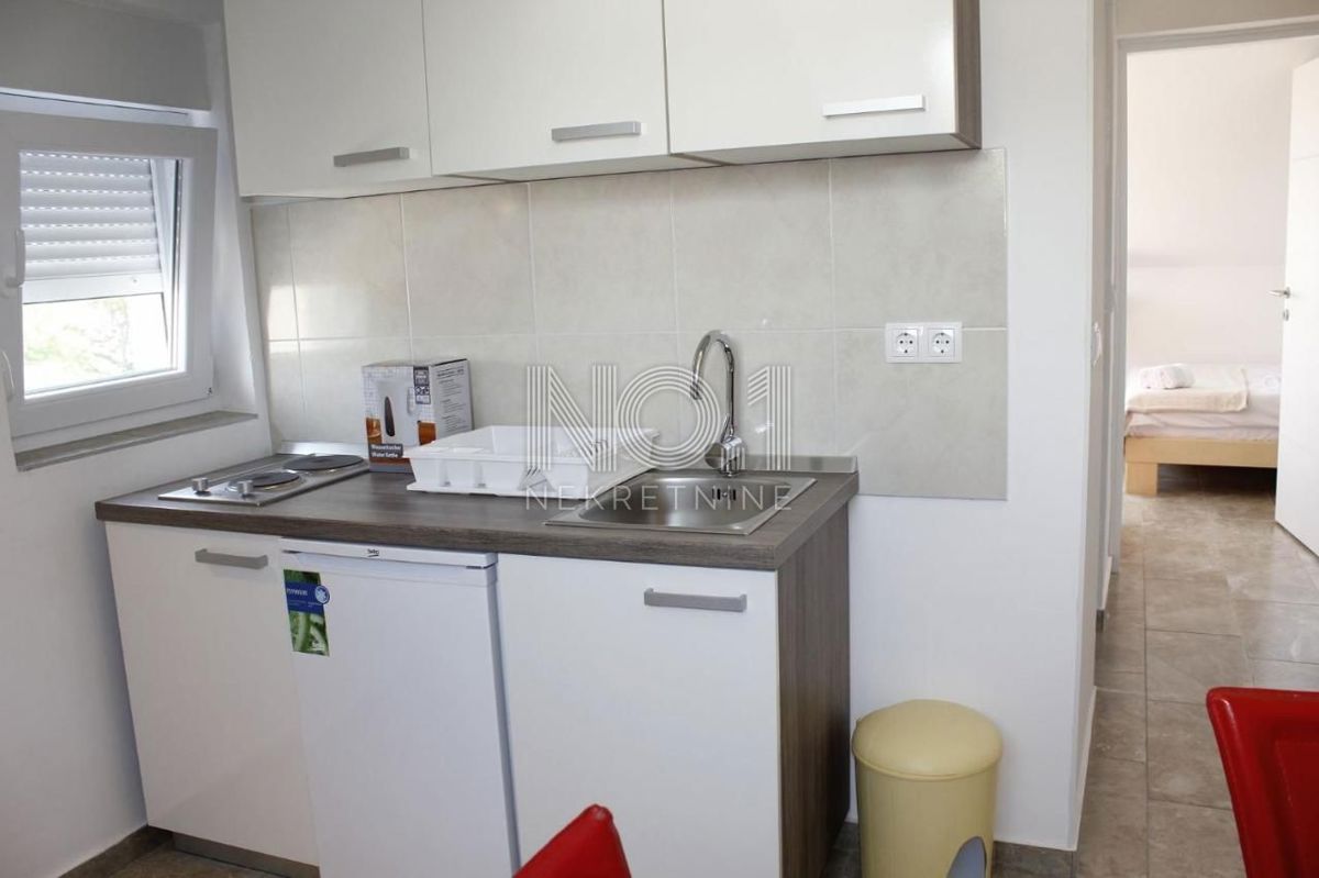 Novalja - prodaja hiše s 4 apartmaji