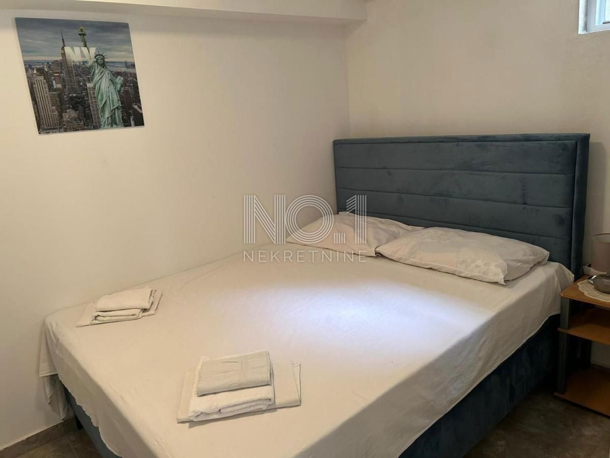 Novalja - prodaja hiše s 4 apartmaji